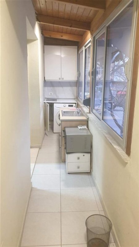 Tirane, jap me qera apartament 1+1 Kati 2, 50 m² (ne Zog te Zi, afer karburant Gazheli)