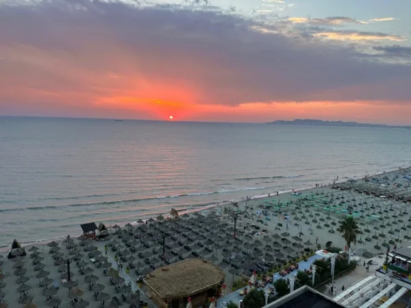 Durres, jepet me qera apartament 1+1 Kati 6, 75 m² 500 € (Durres)