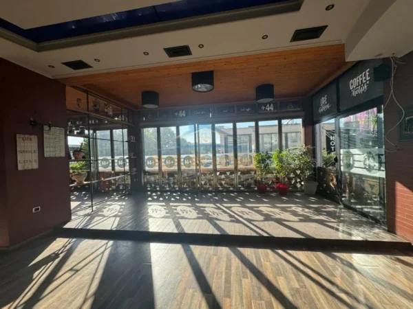 Tirane, jepet me qera ambjent biznesi Kati 1, 120 m² 600 € 