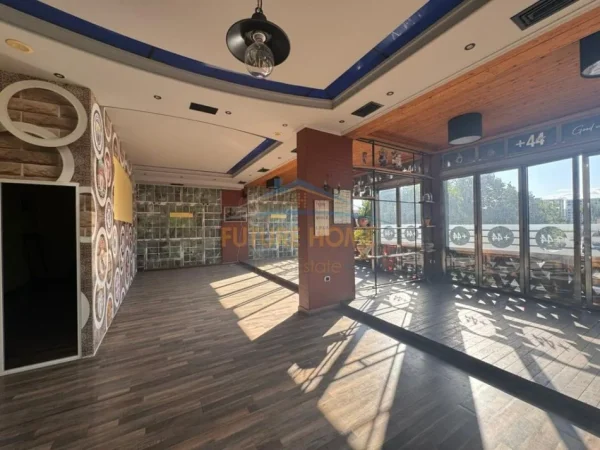 Tirane, jepet me qera ambjent biznesi Kati 1, 120 m² 600 € 