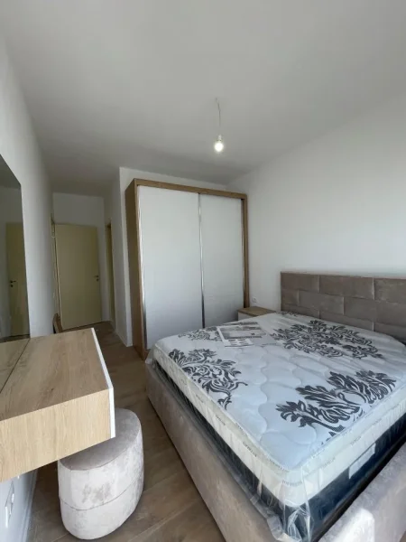 Tirane, jepet me qera apartament 2+1 Kati 2, 90 m² 700 € (Ali Demi, prane Credins Bank)