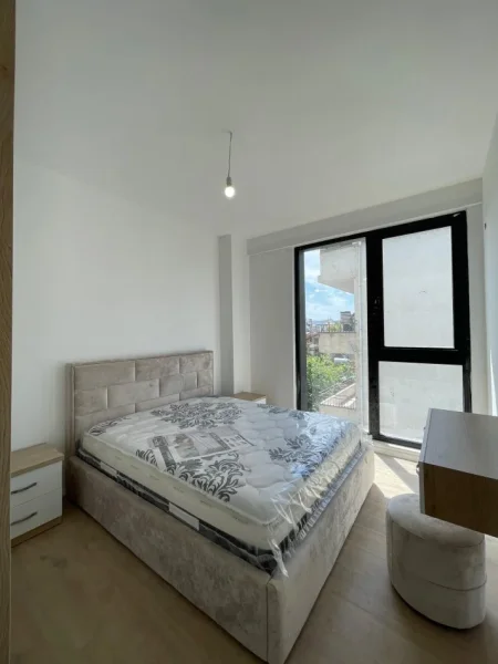 Tirane, jepet me qera apartament 2+1 Kati 2, 90 m² 700 € (Ali Demi, prane Credins Bank)