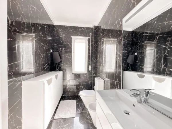 Tirane, shitet apartament 3+1+Aneks+Ballkon Kati 4, 123 m² 250.000 € 