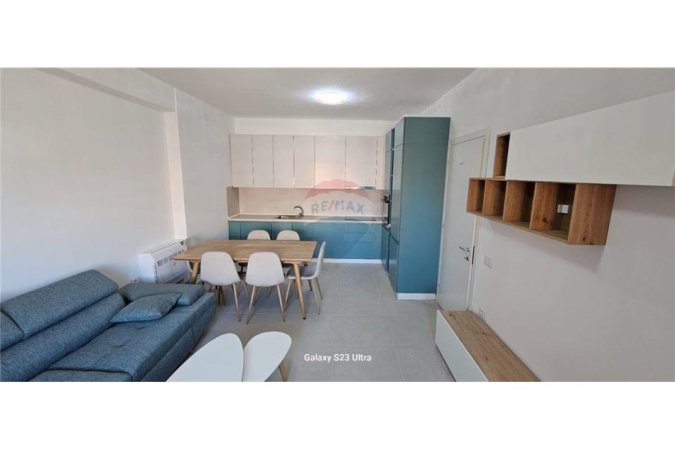 Tirane, jepet me qera apartament 2+1 , 104 m² 650 € (ish fusha e aviacionit)