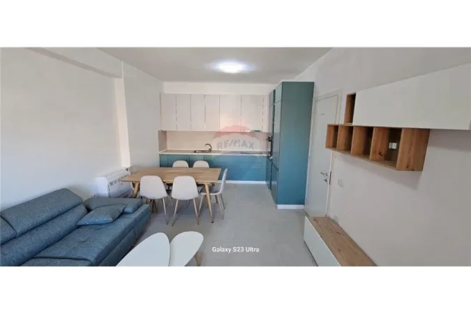 Tirane, jepet me qera apartament 2+1 , 104 m² 650 € (ish fusha e aviacionit)