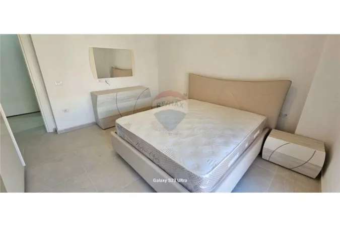 Tirane, jepet me qera apartament 2+1 , 104 m² 650 € (ish fusha e aviacionit)