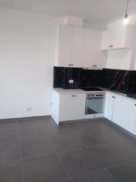 Tirane, shes apartament 1+1+Ballkon Kati 6, 61 m² 77.500 € (Univers City QTU)