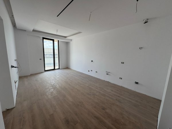 Tirane, jepet me qera 3+1 Kati 10, 355.000 € 
