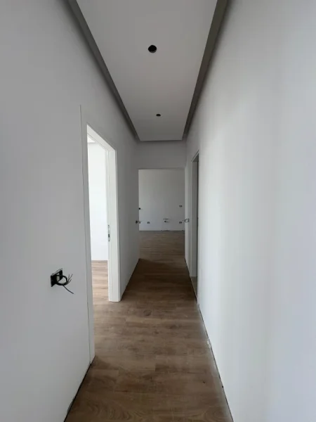 Tirane, jepet me qera 3+1 Kati 10, 355.000 € 