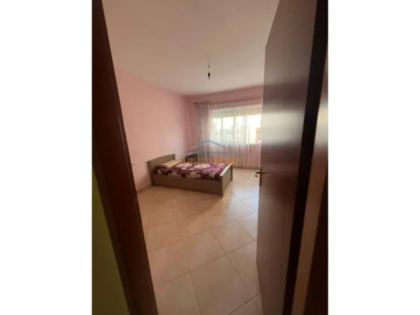 Tirane, jepet me qera apartament 2+1 Kati 2, 114 m² 650 € 