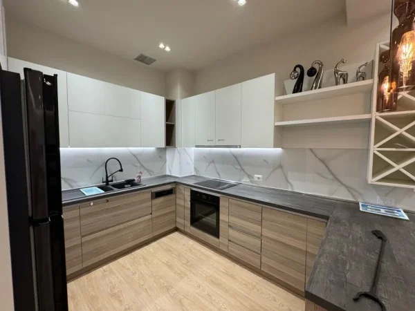 Tirane, jepet me qera apartament 2+1 Kati 3, 117 m² 1.200 € 