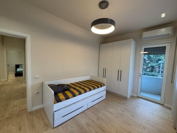 Tirane, jepet me qera apartament 2+1 Kati 3, 117 m² 1.200 € 