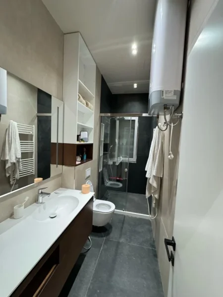 Tirane, jepet me qera apartament 2+1 Kati 3, 117 m² 1.200 € 