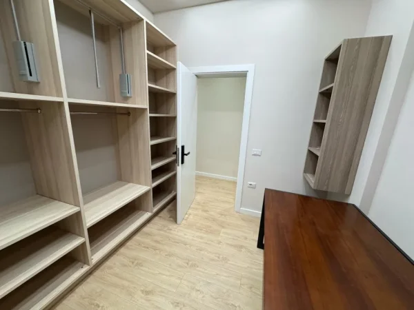 Tirane, jepet me qera apartament 2+1 Kati 3, 117 m² 1.200 € 