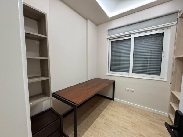 Tirane, jepet me qera apartament 2+1 Kati 3, 117 m² 1.200 € 