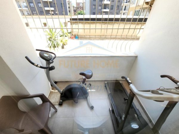 0683487469 Tirane, jepet me qera apartament 3+1 Kati 2, 139 m² 900 € (Rruga Karl Gega , Bulevardi i Ri)