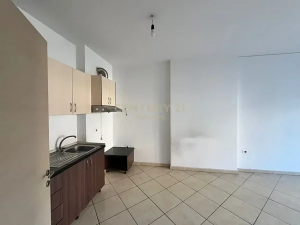 Tirane, shitet apartament 1+1+Ballkon Kati 4, 61 m² 95.000 € (Astir)