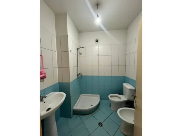 Tirane, shitet apartament 1+1+Ballkon Kati 4, 61 m² 95.000 € (Astir)