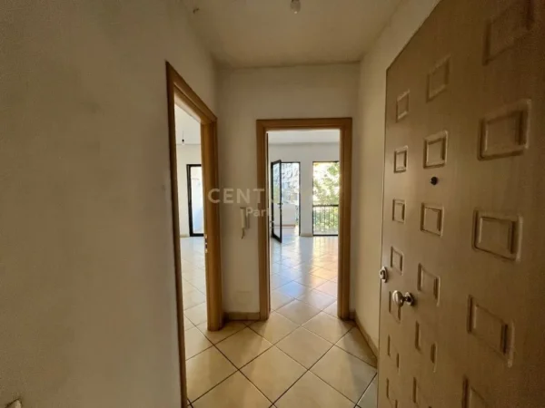 Tirane, shitet apartament 1+1+Ballkon Kati 4, 61 m² 95.000 € (Astir)