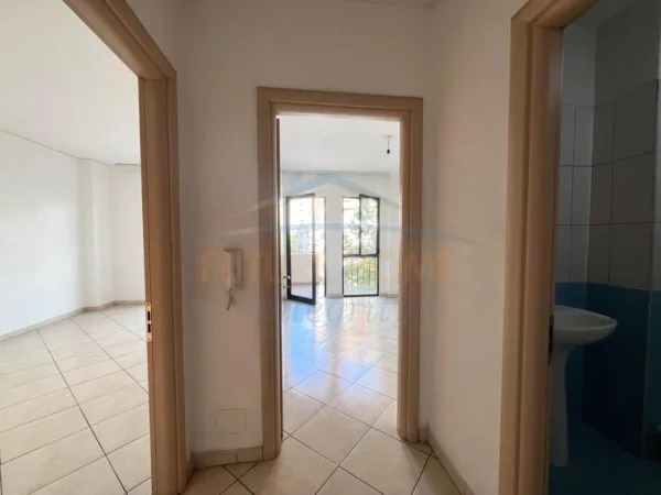 0683487469 Tirane, shitet apartament 1+1 Kati 3, 66 m² 90.000 € (Prane Rreth Rrotullimit , Astir)
