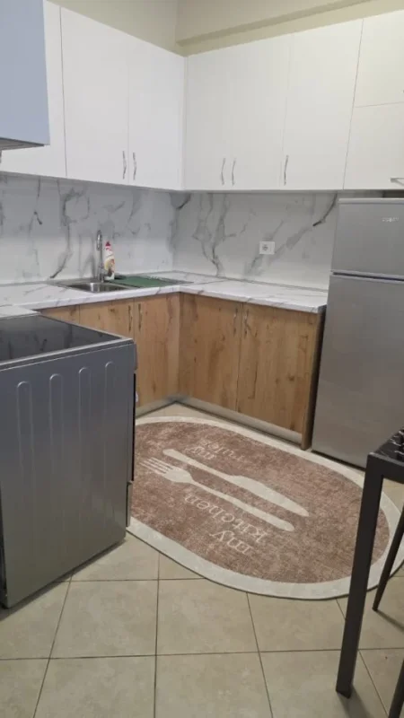Tirane, jepet me qera apartament 1+1+Aneks+Ballkon Kati 3, 70 m² 600 € (komuna e parisit)