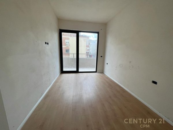 Tirane, shitet apartament 1+1+Ballkon Kati 3, 78 m² 183.300 € (Liqeni i thate)