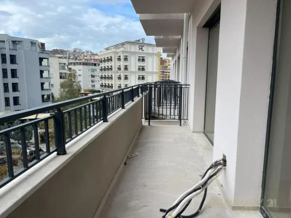 Tirane, shitet apartament 1+1+Ballkon Kati 3, 78 m² 183.300 € (Liqeni i thate)