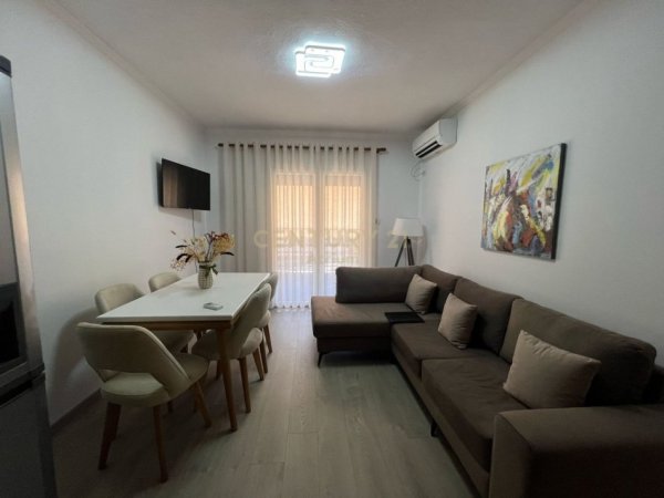 Tirane, jepet me qera apartament 1+1 Kati 3, 60 m² 549 € (Brryl)