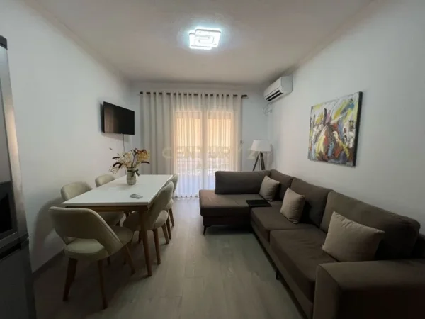 Tirane, jepet me qera apartament 1+1 Kati 3, 60 m² 549 € (Brryl)