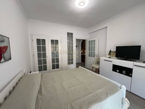 Tirane, jepet me qera apartament 1+1 Kati 3, 60 m² 549 € (Brryl)