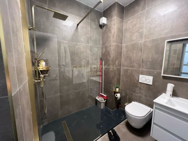 Tirane, jepet me qera apartament 1+1 Kati 3, 60 m² 549 € (Brryl)