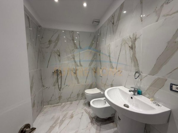 0683487469 Tirane, shitet Garsoniere Kati 9, 50 m² 83.000 € (Buze Bulevardit Migjeni)