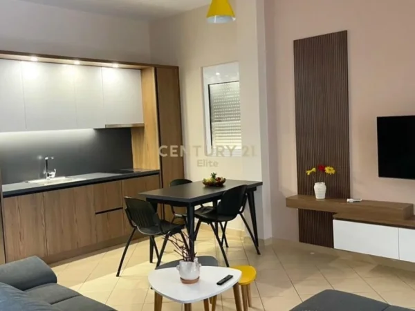 Tirane, jepet me qera apartament 1+1+Ballkon Kati 1, 60 m² 550 € (Liceu Artistik)