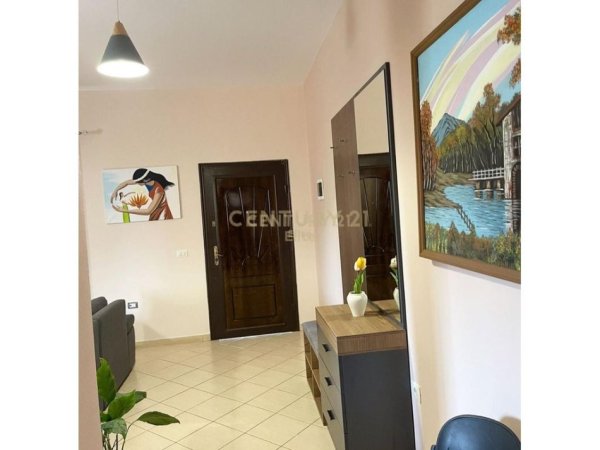 Tirane, jepet me qera apartament 1+1+Ballkon Kati 1, 60 m² 550 € (Liceu Artistik)