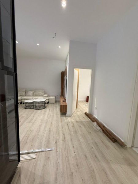 Tirane, jepet me qera apartament Kati 0, 100 m² 600 € 