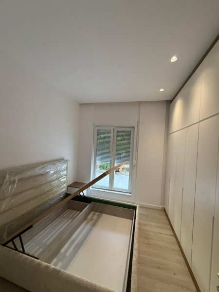Tirane, jepet me qera apartament Kati 0, 100 m² 600 € 