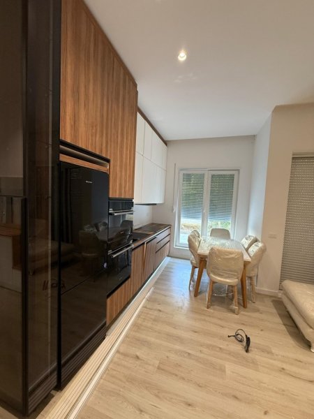 Tirane, jepet me qera apartament Kati 0, 100 m² 600 € 