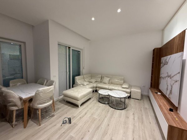 Tirane, jepet me qera apartament Kati 0, 100 m² 600 € 