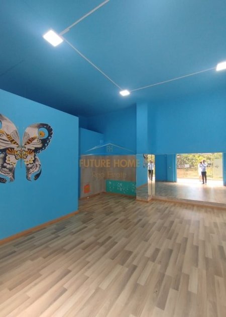 Tirane, jepet me qera ambjent biznesi Kati 0, 60 m² 800 € (Komuna Parisit)