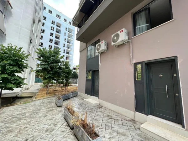 Tirane, jepet me qera apartament 1+1+Ballkon Kati 1, 30 m² 400 € (RRUGA E DIBRES)