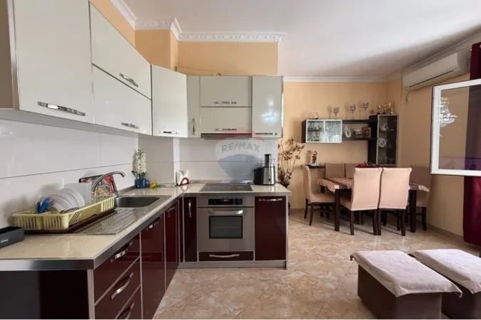 Tirane, shitet apartament 1+1+Ballkon , 84 m² 120.500 € 