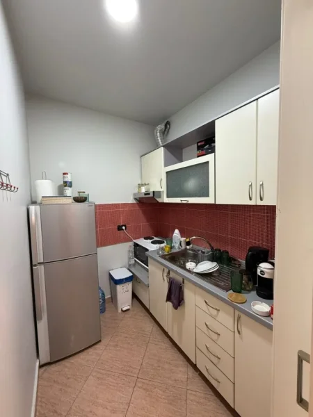 Tirane, jepet me qera ambjent biznesi Kati 4, 70 m² 850 € 