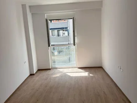 Tirane, jepet me qera apartament 2+1+Ballkon Kati 5, 135 m² 1.800 € (PRANE JUVENILJA CASTELLO)