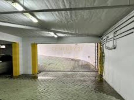 Tirane, shitet garazh | post parkimi Kati -1, 28 m² (Shkolla e Bashkuar)