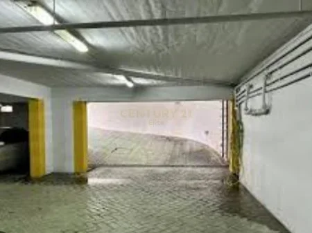 Tirane, shitet garazh | post parkimi Kati -1, 28 m² (Shkolla e Bashkuar)