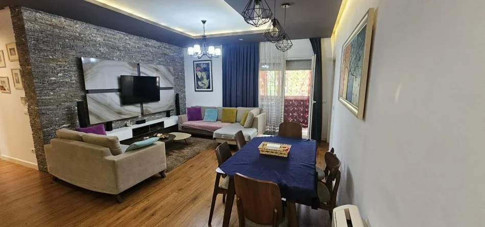 Tirane, shitet apartament 3+1+Aneks+Ballkon , 135 m² 250.000 € (ali demi)