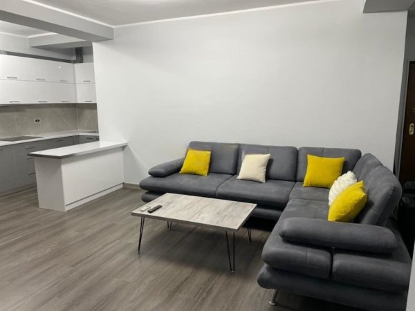 Tirane, jepet me qera apartament 2+1+Aneks+Ballkon Kati 6, 120 m² 1.500 € (blloku)