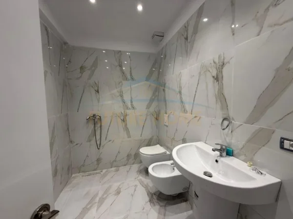Tirane, shitet garsionere Kati 9, 50 m² 80.000 € (ASTIR)   UNA55845
