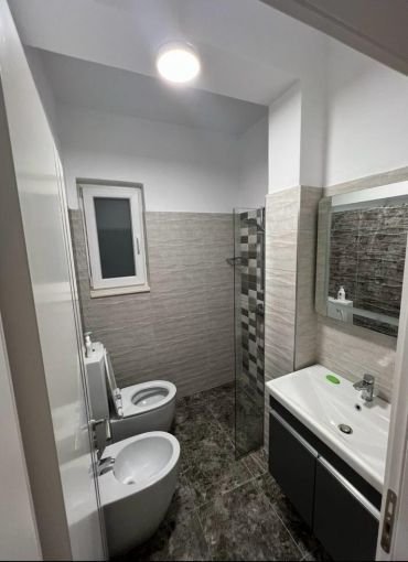 Tirane, jepet me qera apartament 2+1 Kati 3, 110 m² 430 € 