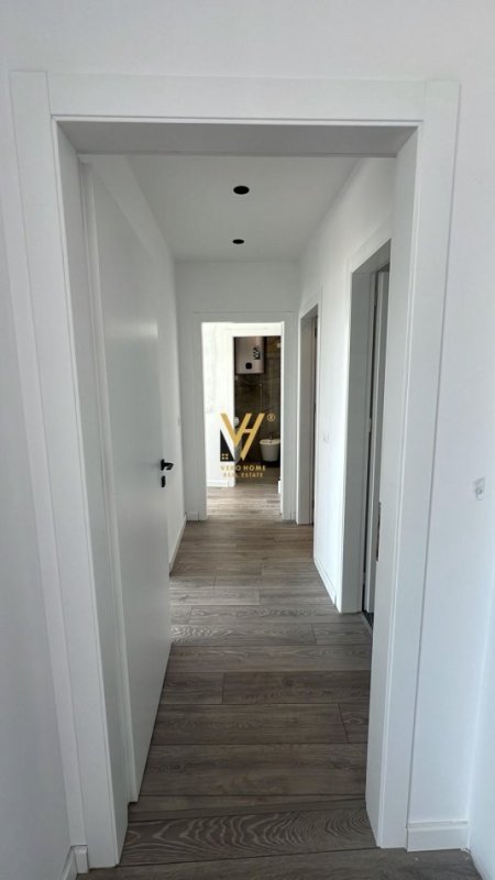 Tirane, jepet me qera zyre Kati 9, 125 m² 1.600 € (LAKE VIEW)